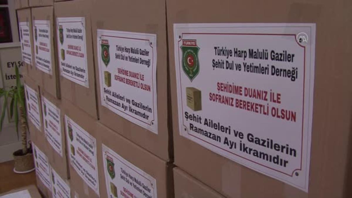 AFYONKARAHİSAR - Şehit isimlerinin yazılı olduğu ramazan kolileri muhtaçlık sahiplerine ulaştırılacak