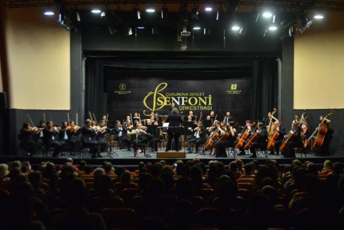 Ayak parmaklarıyla nota basan 'korno' sanatkarı Felix Klieser, Adana'da konser verdi