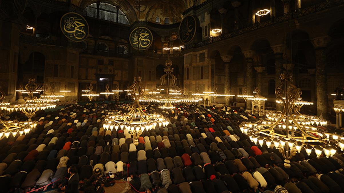 Ayasofya-i Kebir Camii'nde 88 yıllık teravih hasreti meydana taştı