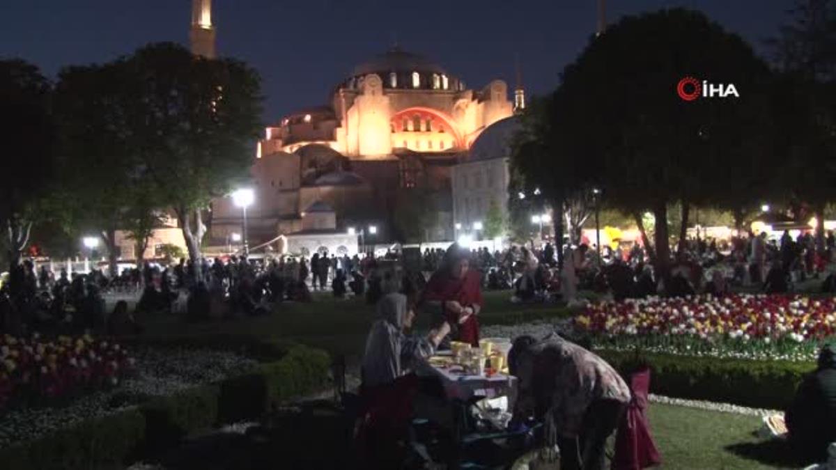 Ayasofya- Kebir Camii Şerifi, Kadir Gecesi'nde dolup taştı