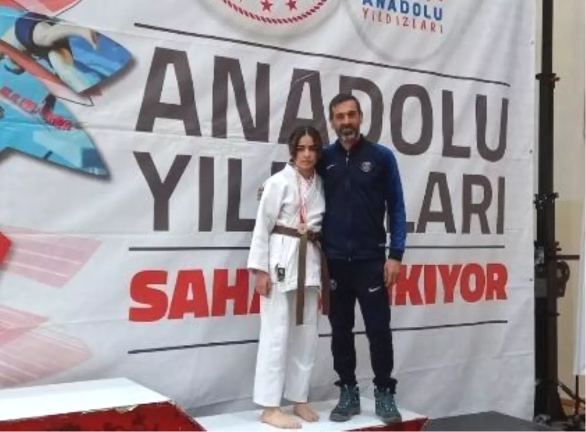 Babasının antrenörlüğünde genç atlet gayesine ilerliyor