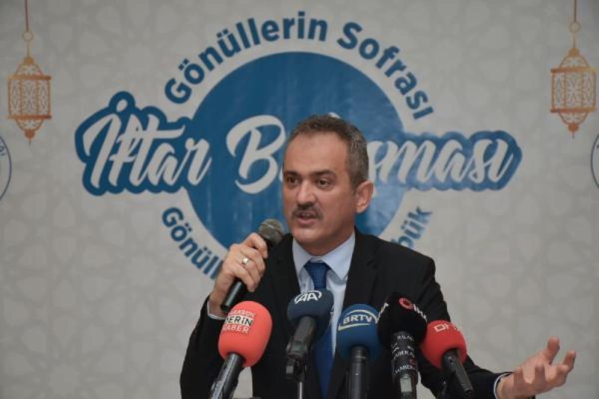 Bakan Özer: Öğrencilerimiz ve öğretmenlerimiz ilk kez bugün maskesiz bir gün geçirdi (2)