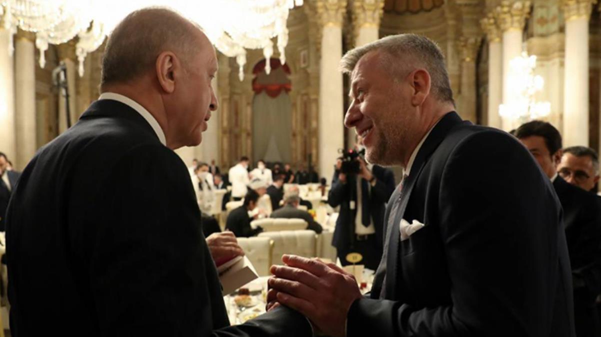 Cumhurbaşkanı Erdoğan ile sanatkarların bir ortaya geldiği iftar programına Metin Şentürk'ün esprisi damga vurdu