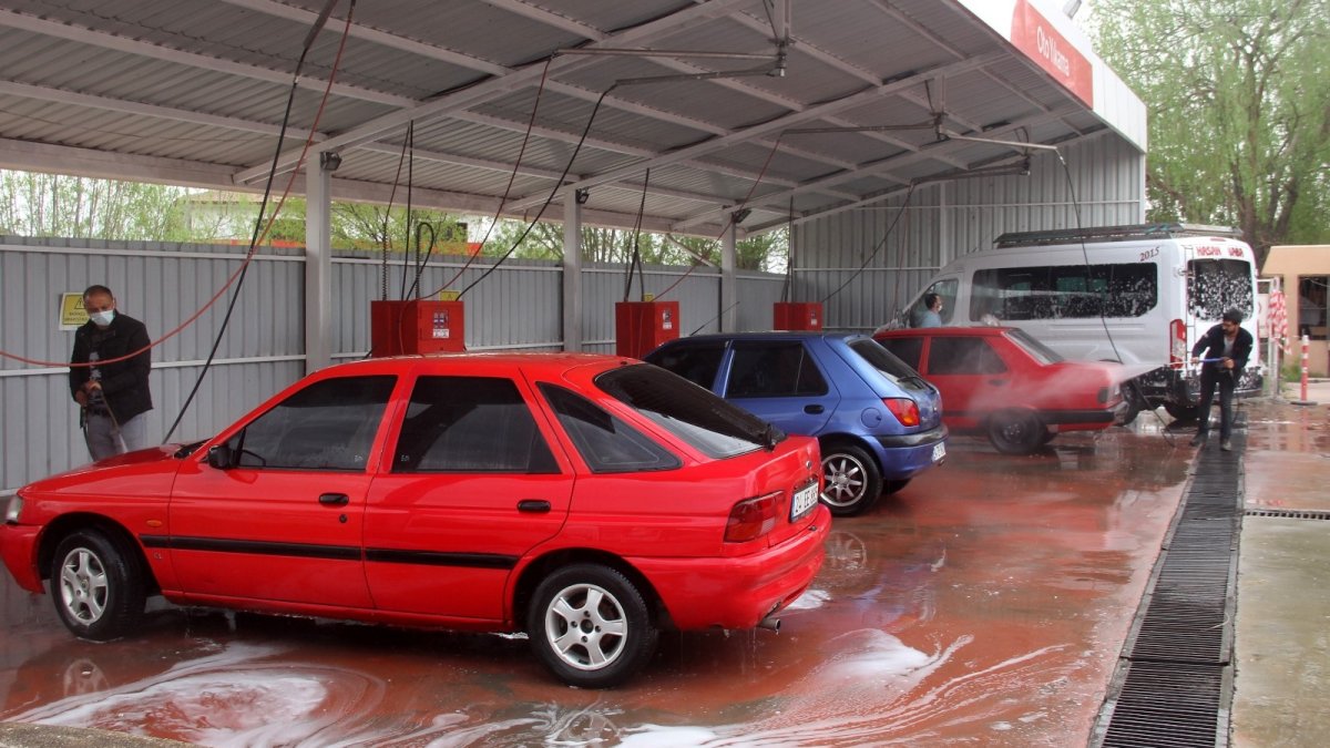 Erzincan'a çamur yağdı, oto yıkamacılarda kuyruk oluştu