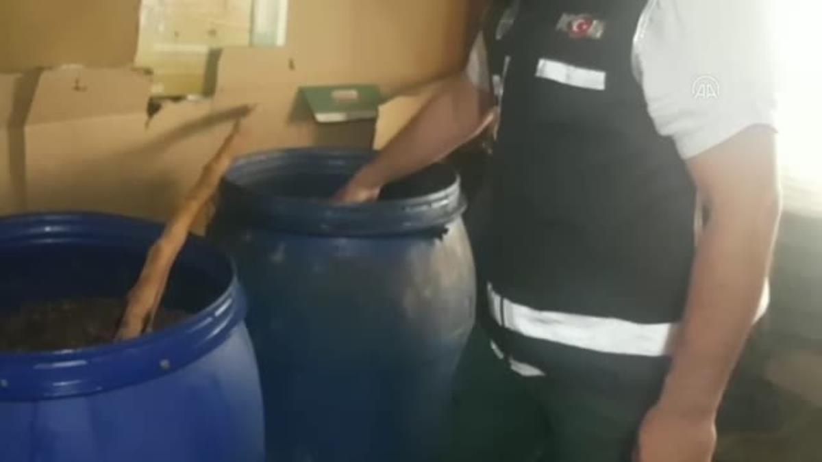 810 litre düzmece içki ve 450 litre etil alkol ele geçirildi