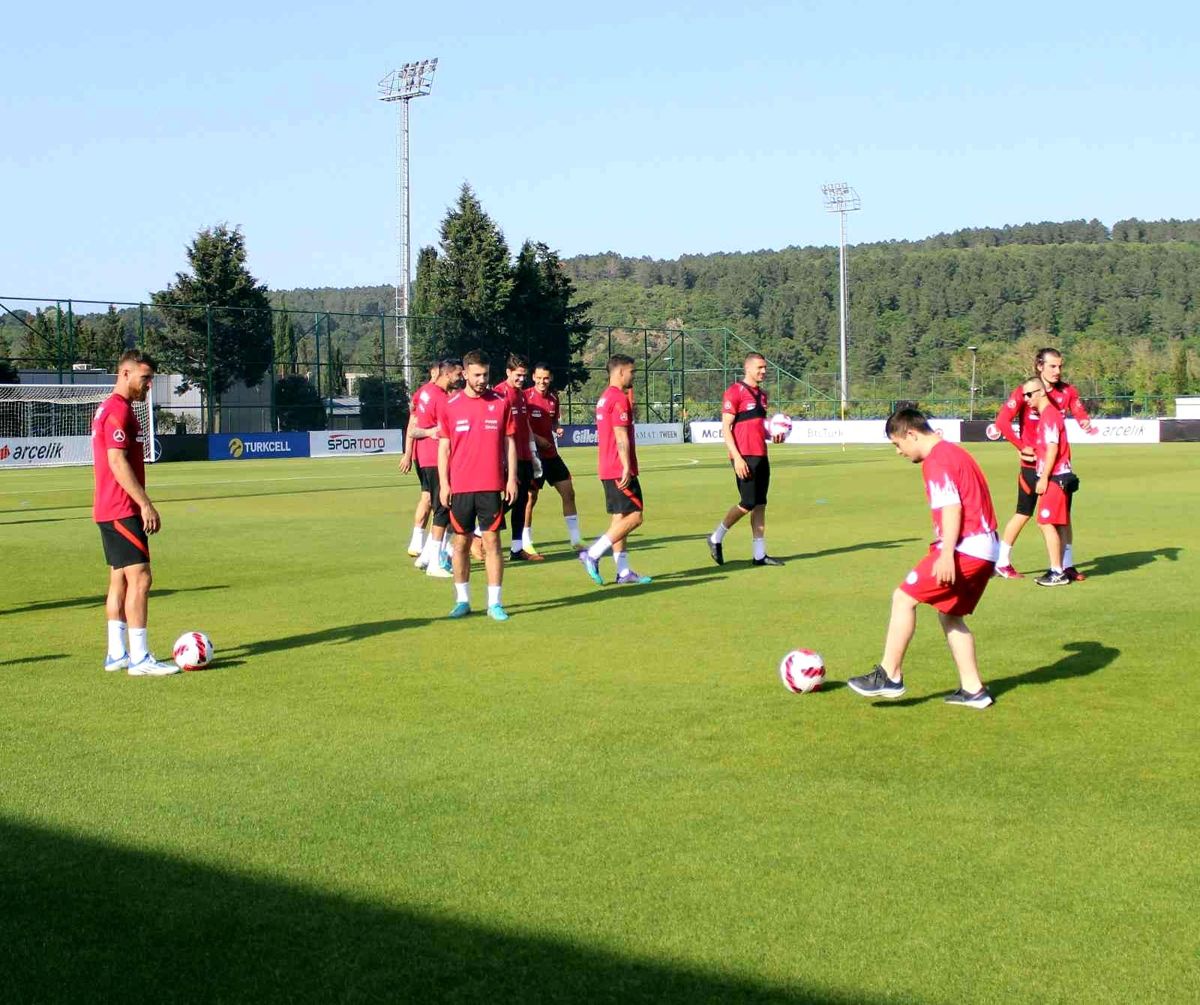 A Ulusal Futbol Grubu, Down Sendromlu atletleri ağırladı