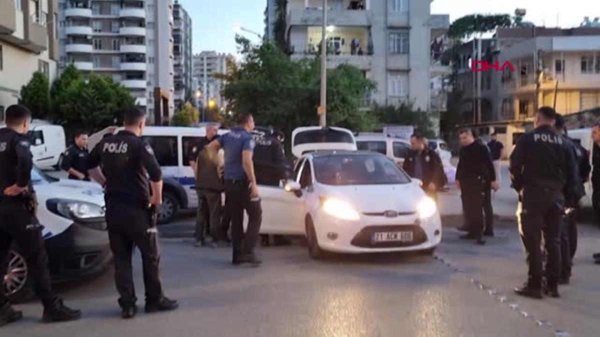 ADANA-POLİSTEN KAÇIŞ KAZAYLA BİTTİ; ŞOFÖR YARALANDI, 2 ARKADAŞI GÖZALTINDA