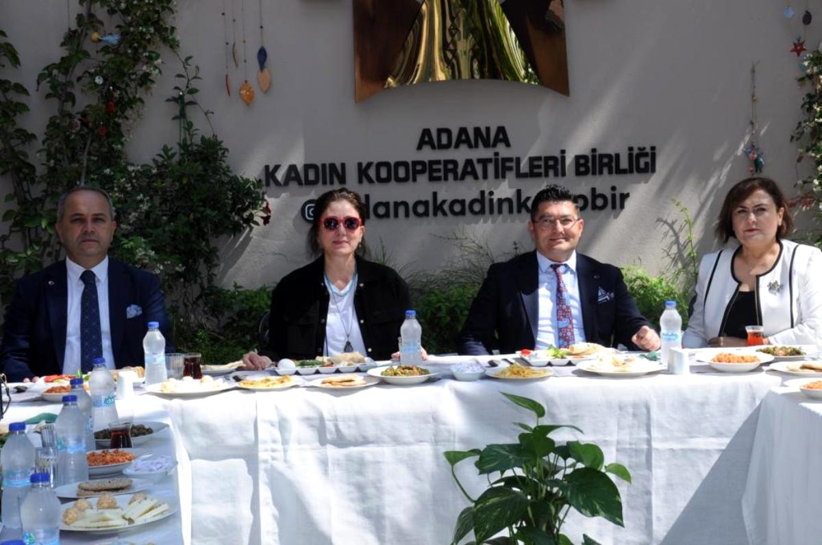 Adana'da bayan kooperatifleri üyelerinin el emeği eserler turizmcilere tanıtıldı