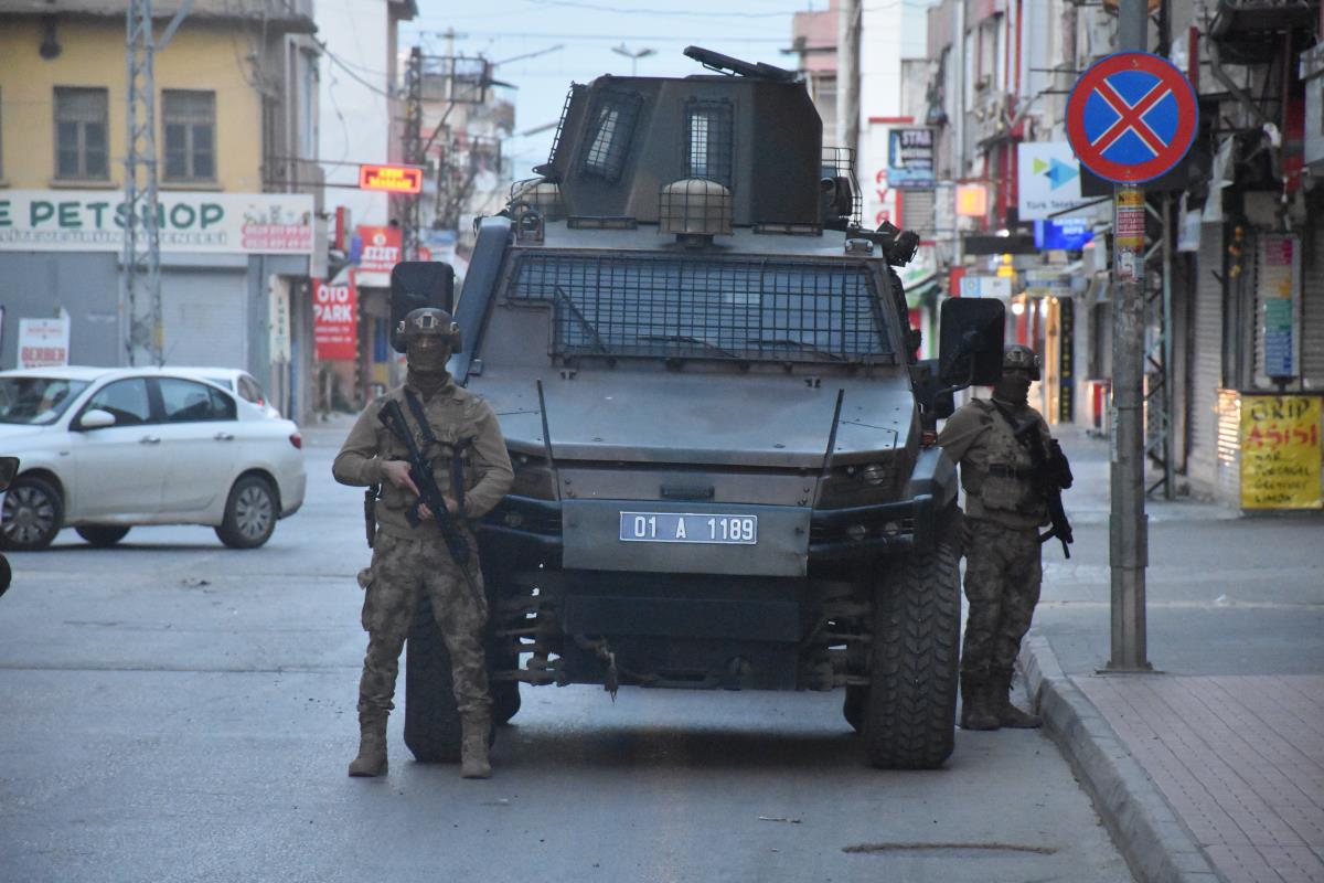 Adana'da cürüm örgütü operasyonunda 30 kuşkulu gözaltına alındı