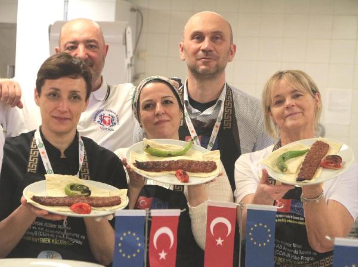 ADANA'DA KEBAP YAPMAYI ÖĞRENEN İTALYAN ŞEFLER: AVRUPA'DA DÖNERE 'KEBAP' DENİYOR