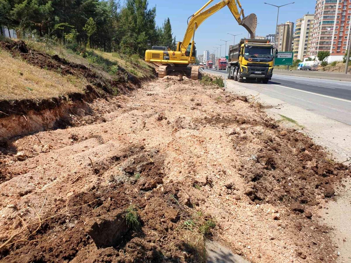 Adana'da otoyol ilişki yollarında şerit genişletme çalışması