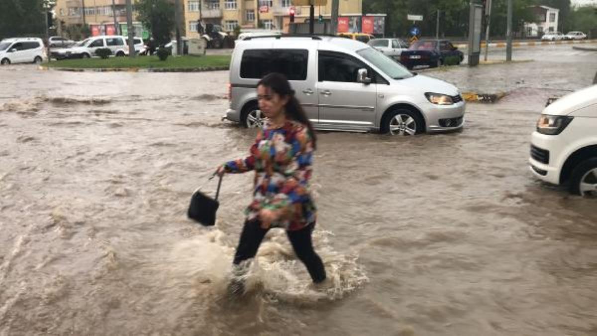 Adıyaman'da sağanak yağmur