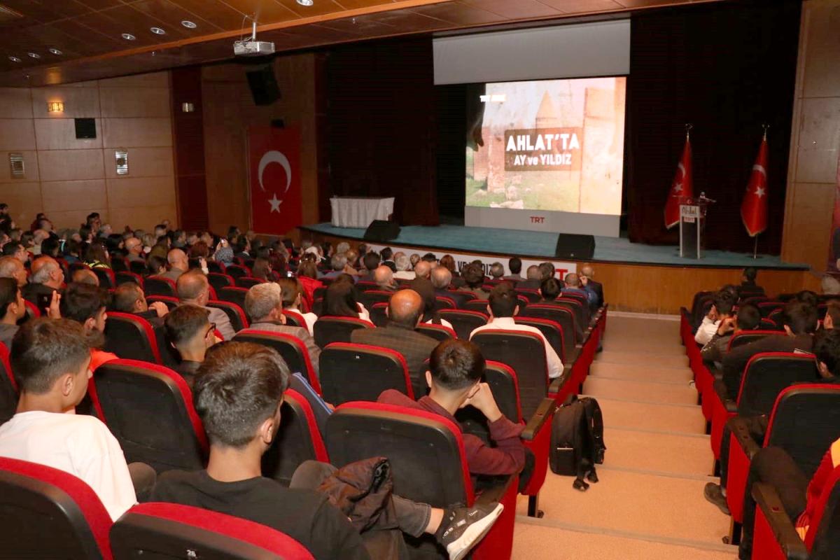 "Ahlat'ta Ay ve Yıldız, Beyhan ve Haluk Karamağaralı" biyografi belgeseli galası yapıldı