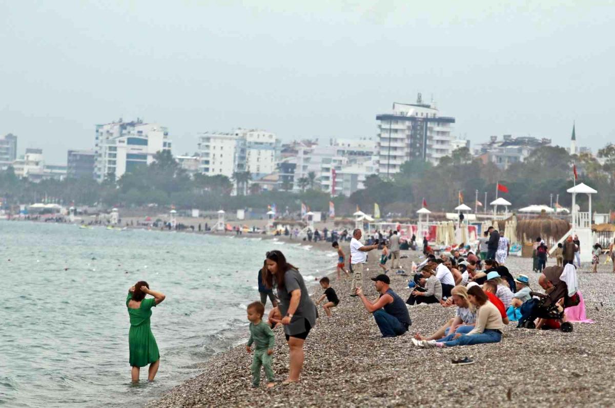 Antalya'da bayram tatili rahmeti: Doluluk oranı yüzde 80'e ulaştı