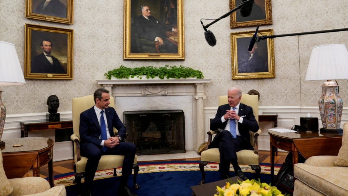 Biden ve Miçotakis Beyaz Saray'da bir araya geldi