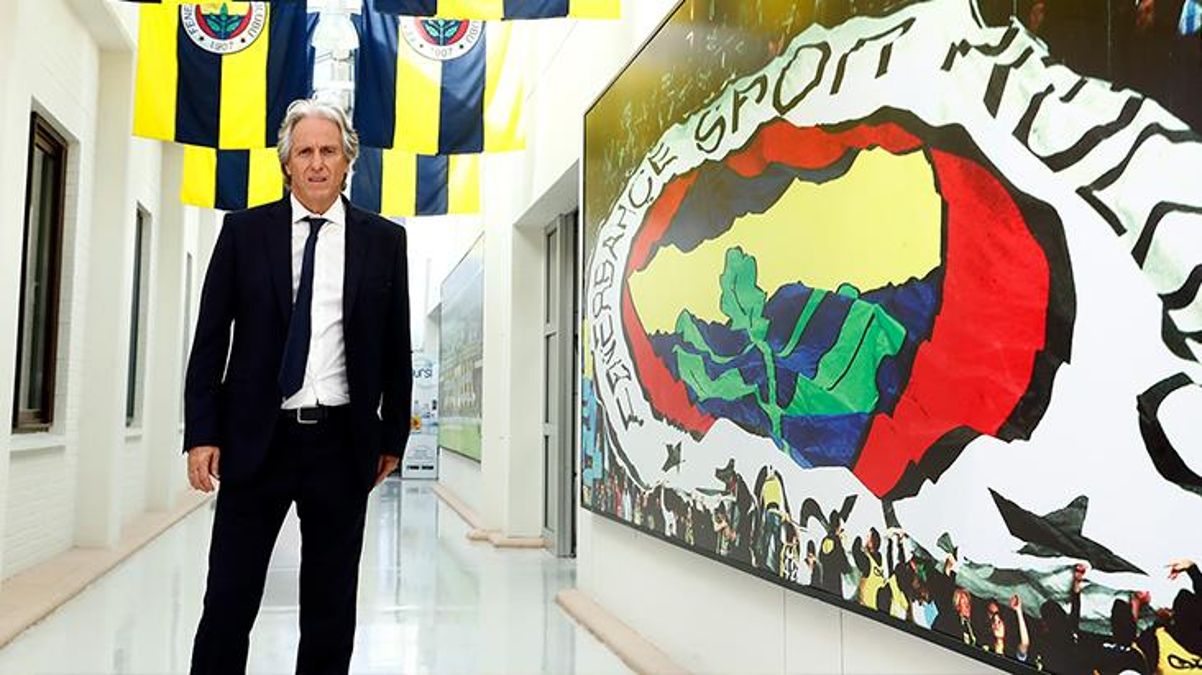 Jorge Jesus, Samandıra'da! Fenerbahçe'nin yeni arması önünde poz verdi