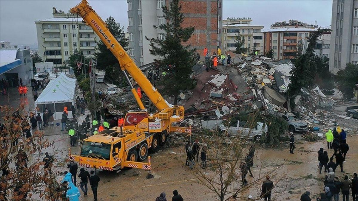 AFAD, 'Deprem Bölgesinde Vinç Kiralandı' Savını Yalanladı