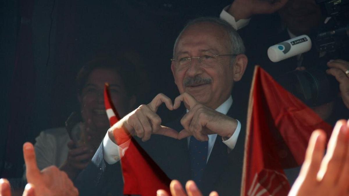 Kılıçdaroğlu, Evrak Kısmındaki Yangın Sonrası AFAD'ı Tiye Aldı ve Uyardı