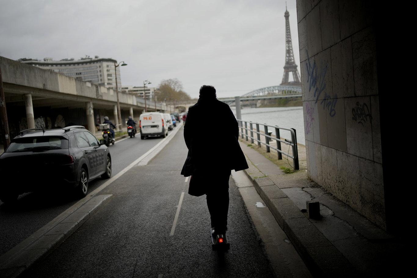 Paris, Elektrikli Scooter'ın Yasaklandığı Birinci Kent Oldu