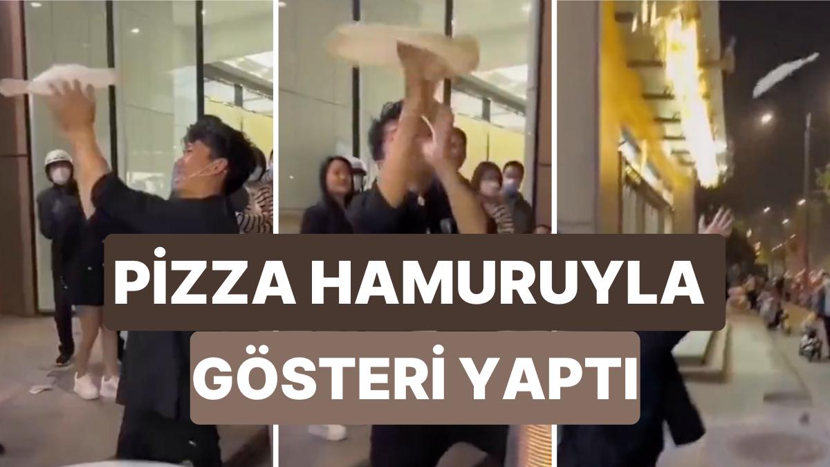 Değişik Pizza Hamuru Açma Tekniğiyle Toplumsal Medyada Viral Olan Pizzacı